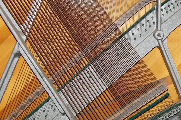 Velho Clássico Grand Piano Vista Interior Com Cordas Moldura Perto — Fotografia de Stock