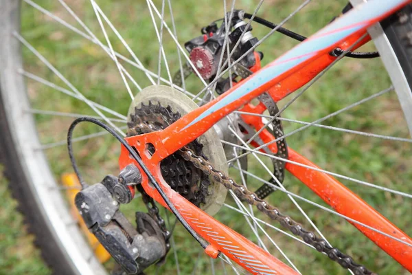 Használt Piros Kerékpár Lánc Fogaskerék Választó Sebesség Kazetta Kemény Farkú — Stock Fotó