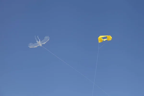 Yellow Transparent Kids Handmade Kites Flying Clear Blue Skyat Sunny — Stock Photo, Image