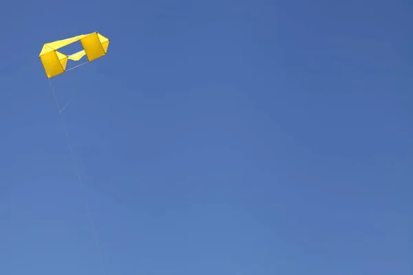 Yellow Toy Kite Flying Clear Blue Sky Copy Space Place — Stock Photo, Image