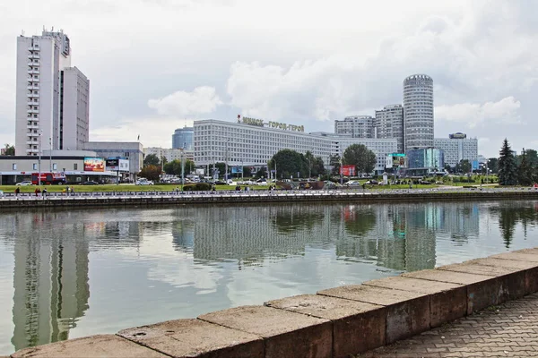 Bielorrússia Minsk 2021 Arquitetura Cidade Perto Metro Nemiga Perto Rio — Fotografia de Stock