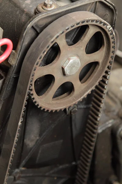 Ohc Kuyu Sürücüsü Ekipmanı Arabanın Yüzünde Zamanlayıcı Kayışı Var — Stok fotoğraf