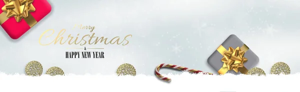 Kar taneleri, kar, kırmızı gri üç boyutlu hediye kutuları ve pastel gri arka planlı zarif Noel afişi tasarımı. 3 boyutlu görüntüleme. Mutlu Noeller mesajı at. Mutlu yıllar. Güzel soyut Xmas dekorasyonu