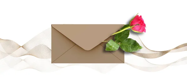 Single Rode Roos Bloem Envelop Voor Mock Witte Achtergrond Abstract — Stockfoto
