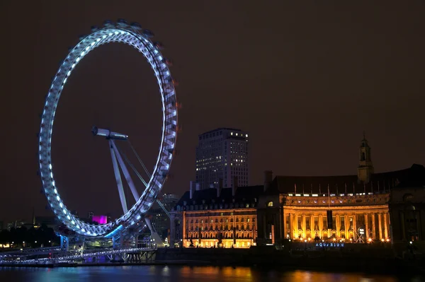 Paysage urbain de la Tamise la nuit — Photo