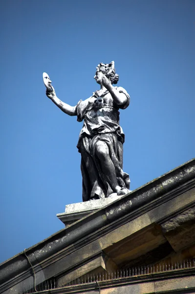 Muse statue clarendon building oxford universität — Stockfoto