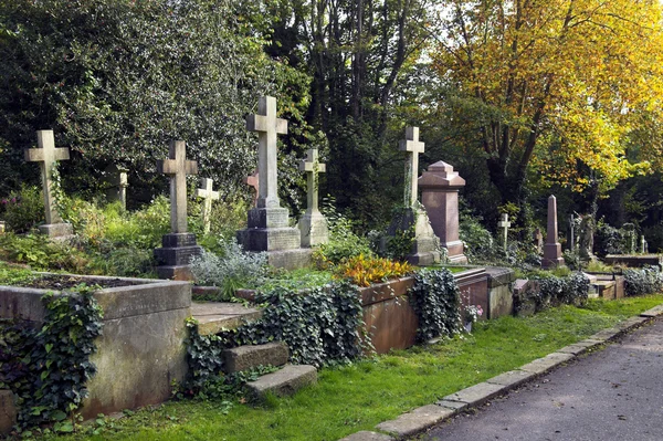 Náhrobky na hřbitově Highgate — Stock fotografie