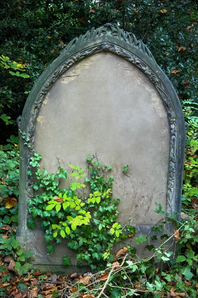 Gravestone velha inscrição removida — Fotografia de Stock