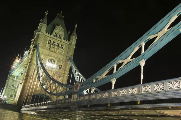 Tower Bridge w nocy — Zdjęcie stockowe