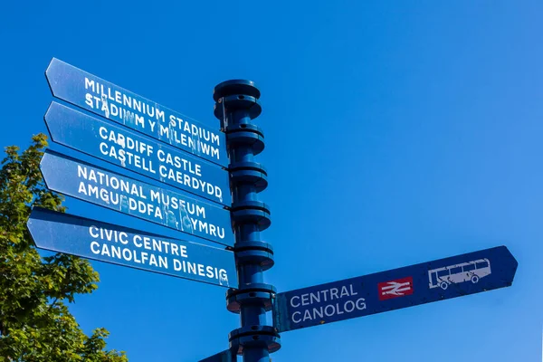 Cardiff Wales September 2016 Street Signpost Giving Directions Cardiff Bay — Stock Photo, Image