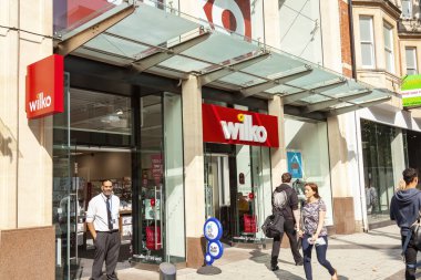 Cardiff, Wales, İngiltere, 14 Eylül 2016: Wilko logo reklam tabelası şehir merkezindeki perakende satış mağazasının önünde