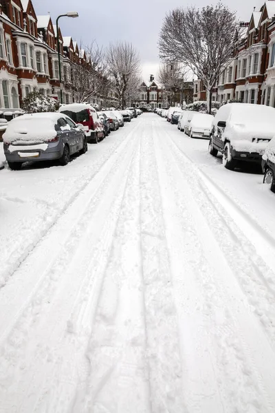 Street Vinter Stadsbild Med Snö Radhus Och Frysta Bilar Efter — Stockfoto