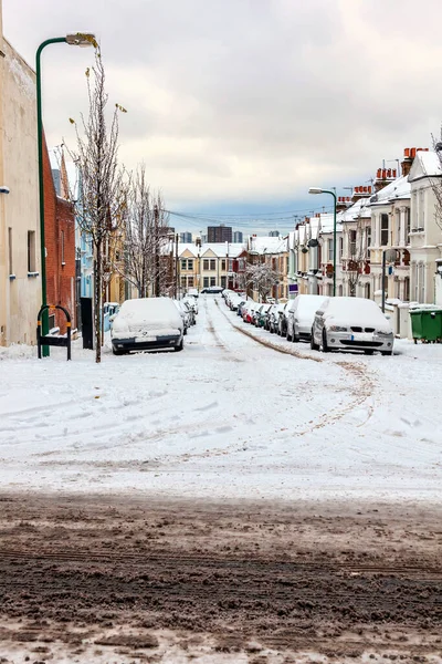 Street Vinter Stadsbild Med Snö Radhus Och Frysta Bilar Efter — Stockfoto