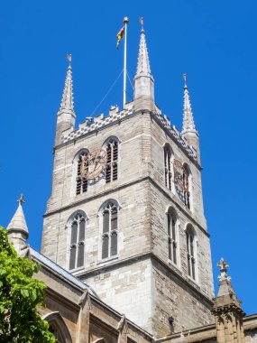 Londra Köprüsü 'ndeki Southwark Katedrali İngiltere MS 6666- MS 1206 yılında Norman Gotik tarzında yeniden inşa edildi ve popüler bir seyahat merkezi olan turizm merkezi kent simgesidir.