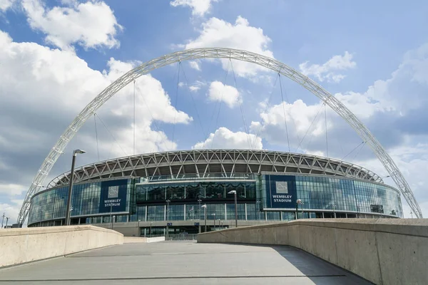 2007年7月29日 英国伦敦 温布利公园的温布利体育馆是一个举办大型足球比赛的国家体育馆 也是旅游胜地之一 — 图库照片
