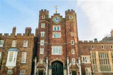 1536 'da İngiltere' nin Londra kentinde inşa edilen bir Tudor kraliyet kalesi olan St James 's Palace şehrin popüler bir turizm merkezi ve stok fotoğrafı.