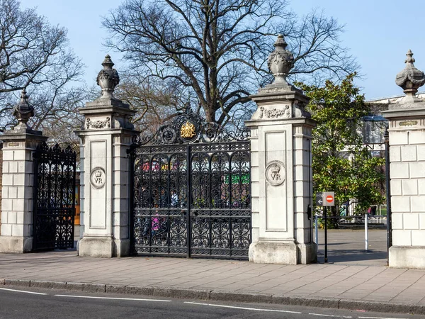 Victoria Gate Kew Gardens London England Main Entrance Botanical Garden — стоковое фото