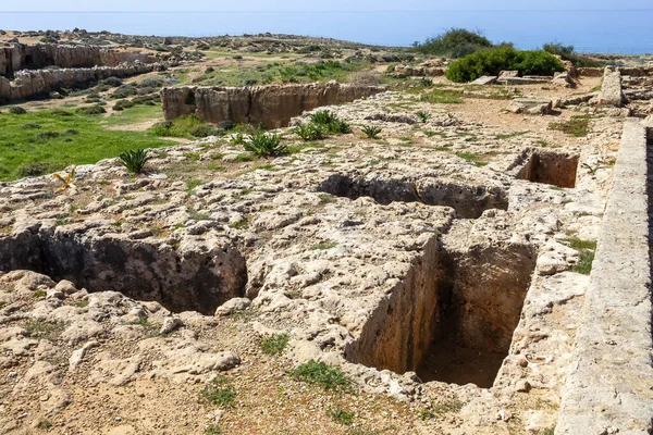 Paphos yakınlarındaki kralların mezarları M.Ö. 4. yüzyıl mezarlığı, popüler bir turizm merkezi olan Roma Yunanistan 'ın mezar odaları, stok fotoğrafı.