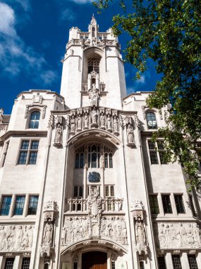 Londra, İngiltere, 28 Ağustos 2010: The Supreme Court, parlemento meydanındaki Middlesex Guildhall olarak bilinir.