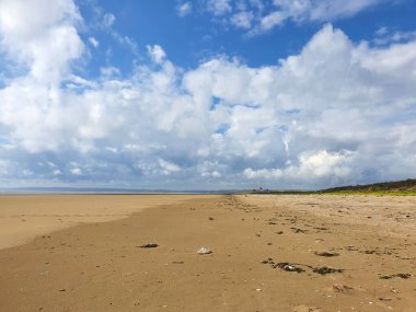 Cefn Sands plajı Carmarthenshire Güney Galler 'deki Pembrey Country Parkı' nda, popüler bir Galler turizm merkezi ve kıyı şeridi manzarası olan,