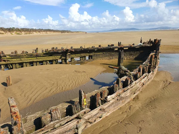 Кораблекрушение Пляже Cefn Sands Pembrey Country Park Кармартеншире Южный Уэльс — стоковое фото