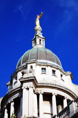 Old Bailey'i adalet heykeli