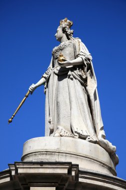 Kraliçe Anne heykeli