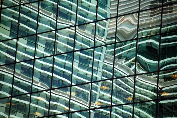 Bürohaus-Reflexion — Stockfoto