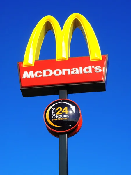 Mcdonalds gelb-rotes Zeichen — Stockfoto