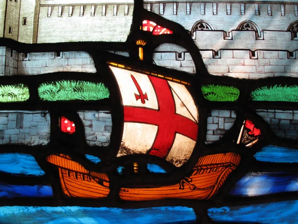 Tudor Galeona, barevného skla oken — Stock fotografie