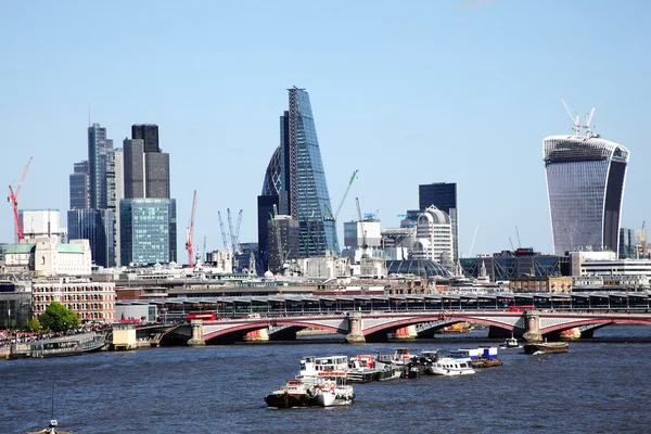 Nuevos edificios de rascacielos, City of London — Foto de Stock