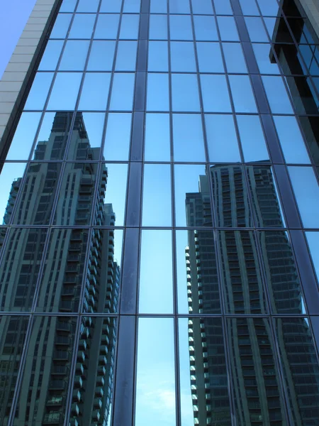 Reflection of modern glass skyscrapers — Stock fotografie