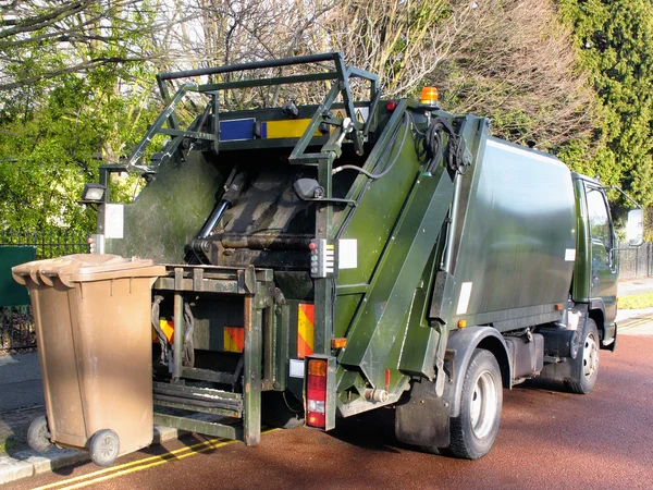 Πράσινο φορτηγό σκουπίδια — Φωτογραφία Αρχείου