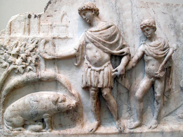 Aeneas and his son Ascanius Roman marble relief — Stock fotografie