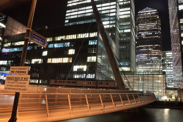 Footbridge To Canary Wharf — Stock Photo, Image