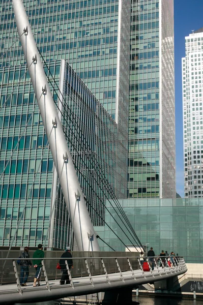 Footbridge to work in Canary Wharf — Stock Photo, Image