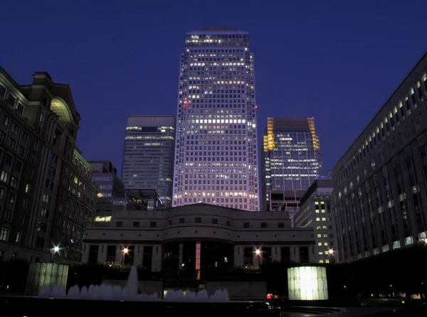 Cabot Place di notte, Canary Wharf — Foto Stock