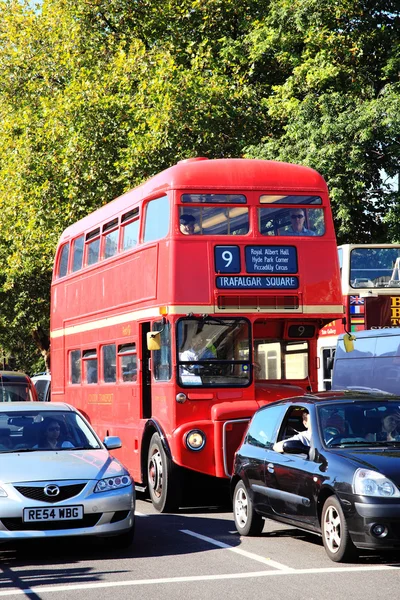 London Routemaster červené dvoupatrový autobus — Stock fotografie