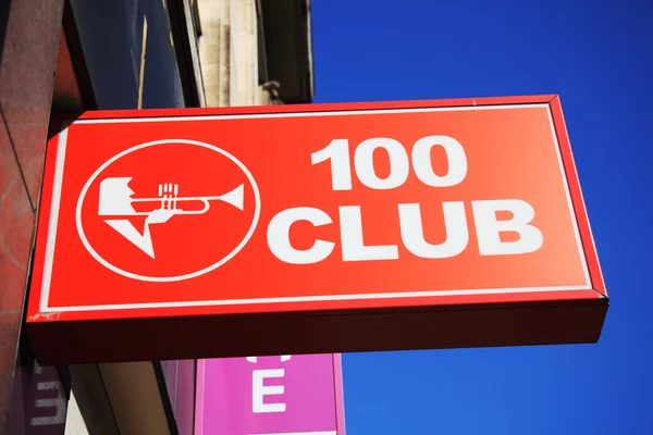 100 俱乐部标志 — 图库照片