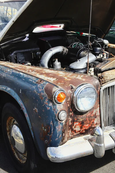 Rusty vintage clássico colecionadores carro — Fotografia de Stock