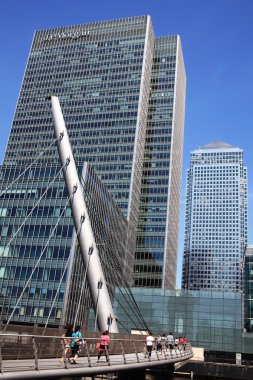 Canary Wharf için yaya köprüsü