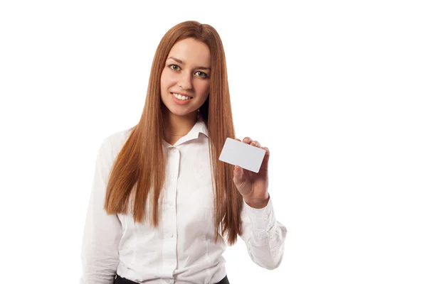 Retrato de uma bela mulher de negócios segurando um cartão de visita — Fotografia de Stock