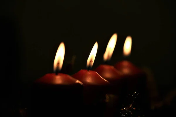 Close up of an Advent arrangement with four burning candles — Stock Photo, Image