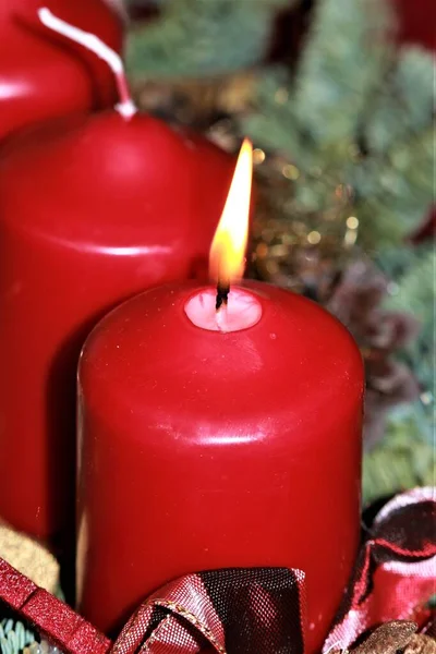 Close up of an Advent arrangement with one burning candle — Stock Photo, Image