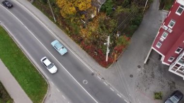 Uçan bir İHA 'nın havadan görüntüsü.