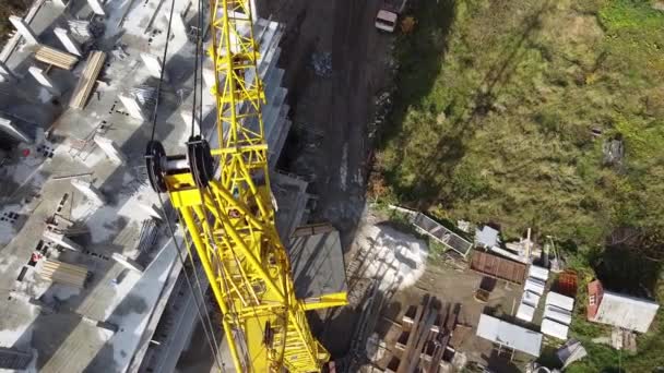 Turmdrehkran Auf Baustelle Hochbau — Stockvideo