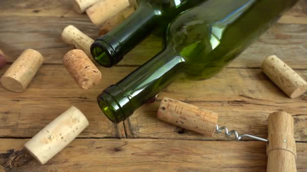 Bouteilles Vin Sur Une Vieille Planche Bois Vintage Bouchons Tombants — Video