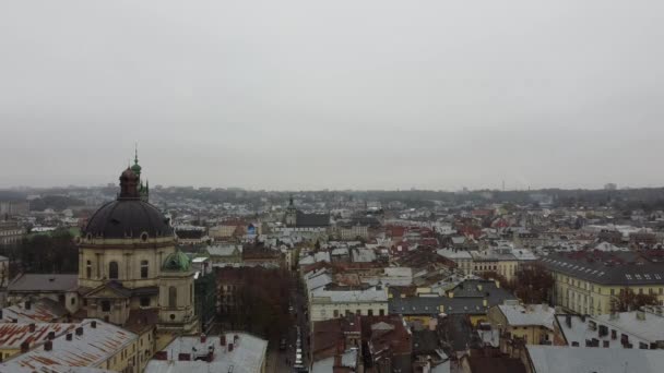 Vista Aérea Drone Voando Sobre Edifícios Telhado Tiro Arquitetura Lviv — Vídeo de Stock