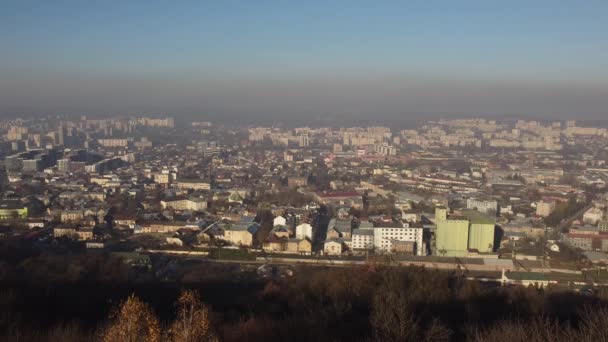 Luftaufnahme Einer Drohne Die Über Die Stadt Fliegt — Stockvideo