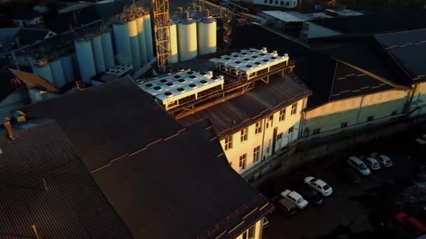 Вид Воздуха Беспилотник Летящий Над Заводом Производству Пива Несколько Рядов — стоковое видео